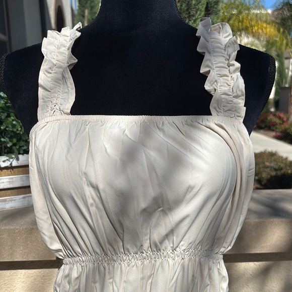 Elegant Cream Sleeveless Dress - Picture 3 of 6